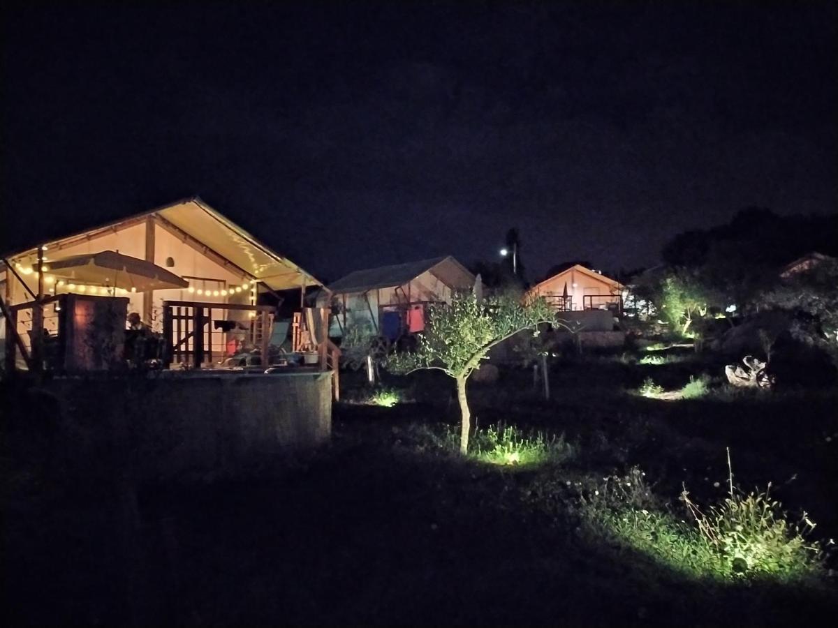 Отель Prima Insula Glamping Brusici Экстерьер фото