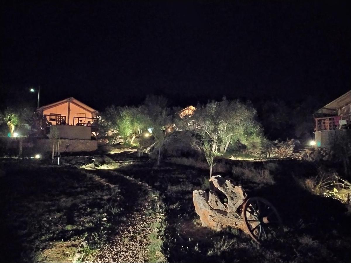 Отель Prima Insula Glamping Brusici Экстерьер фото