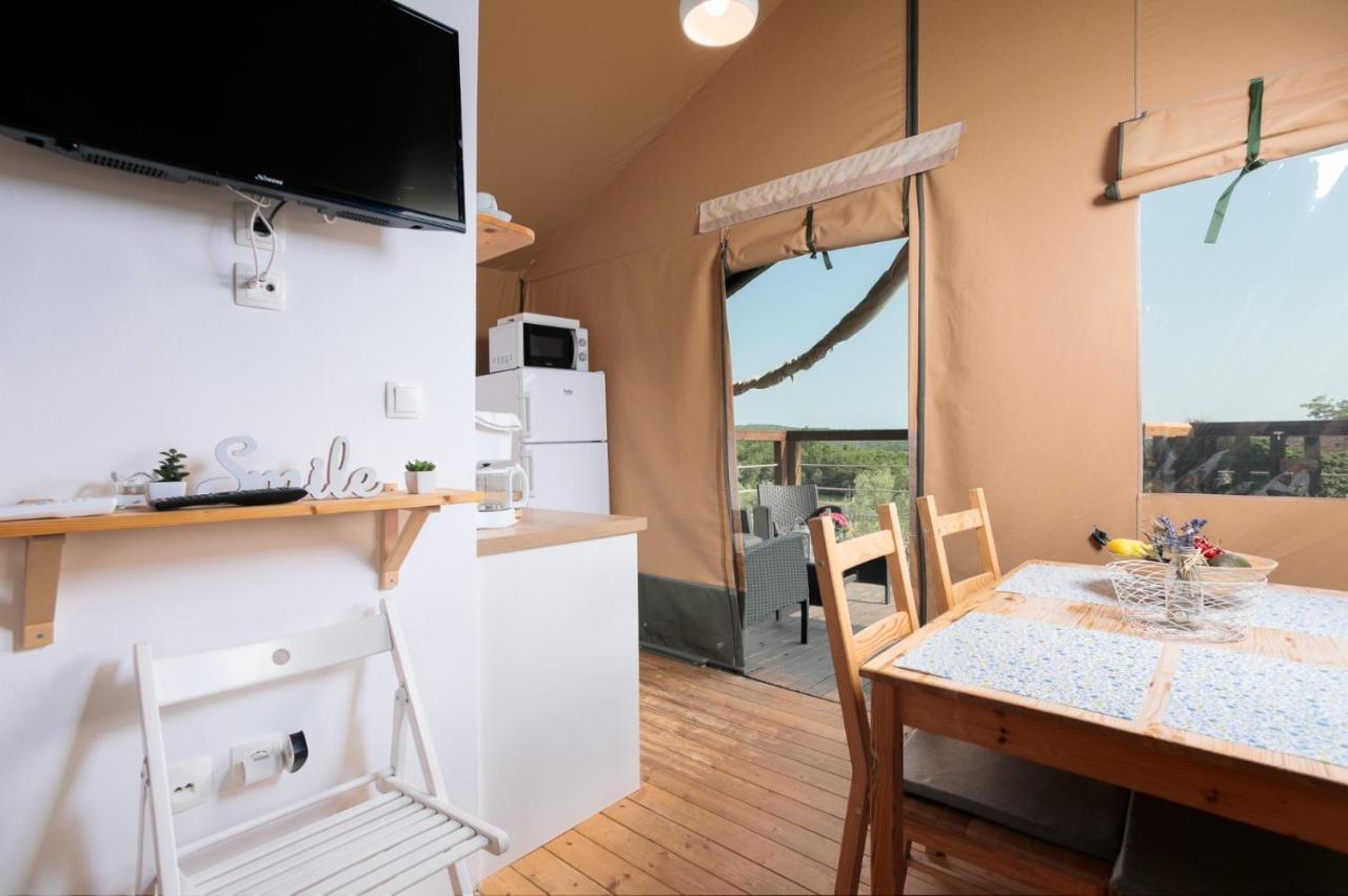 Отель Prima Insula Glamping Brusici Экстерьер фото