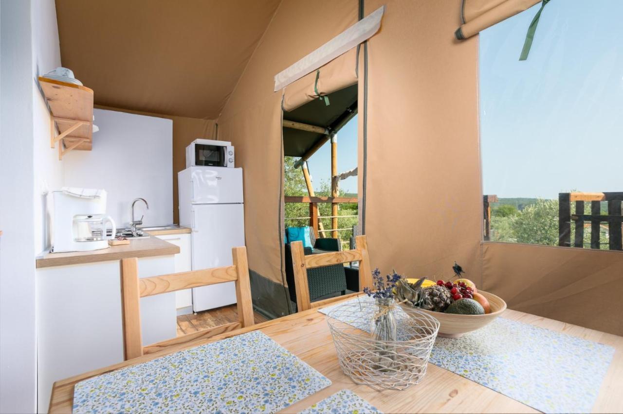 Отель Prima Insula Glamping Brusici Экстерьер фото
