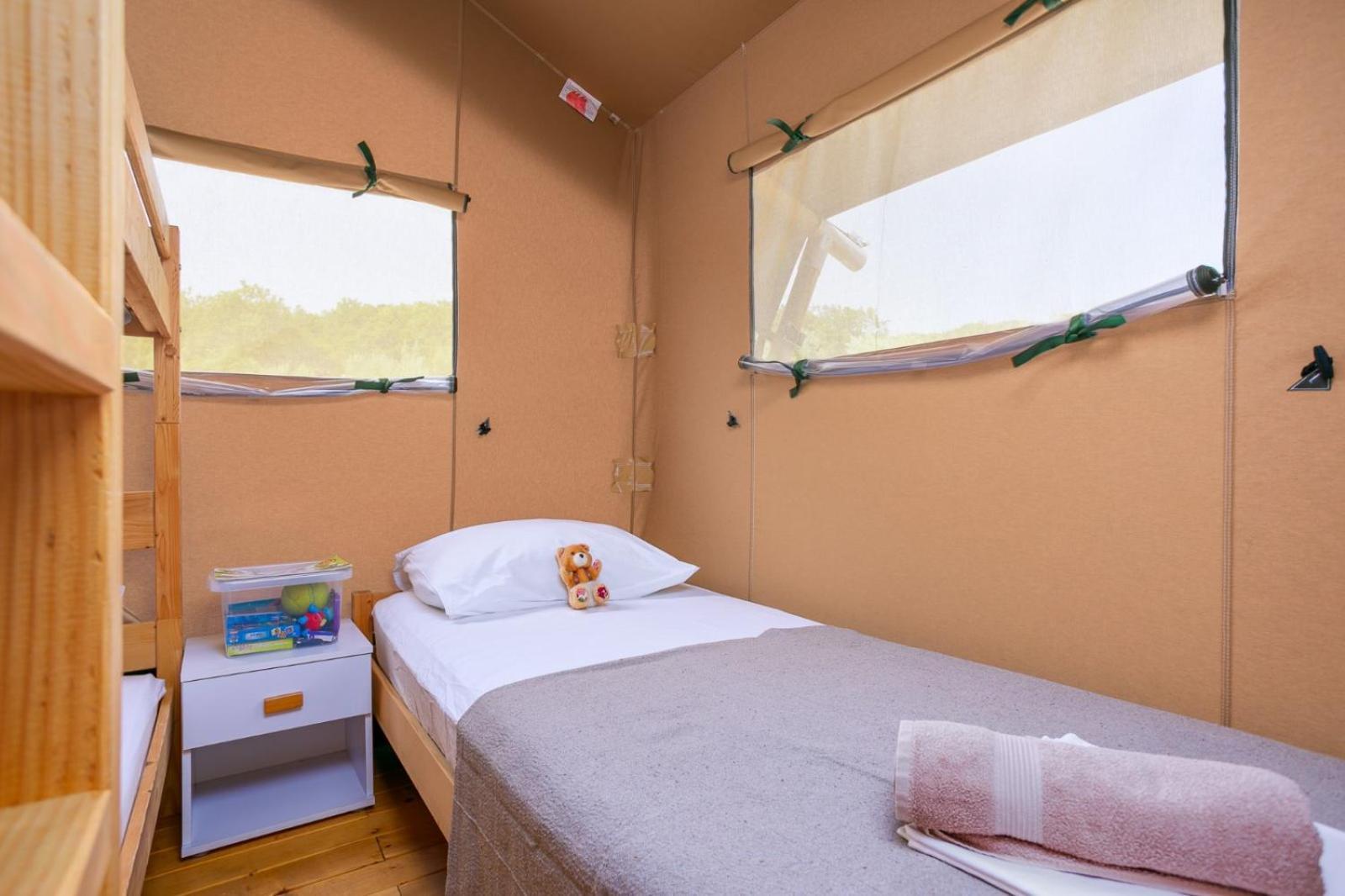 Отель Prima Insula Glamping Brusici Экстерьер фото